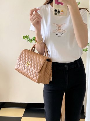 Sac à rabat avec anse en coco 24 cm en cuir caviar matelassé marron