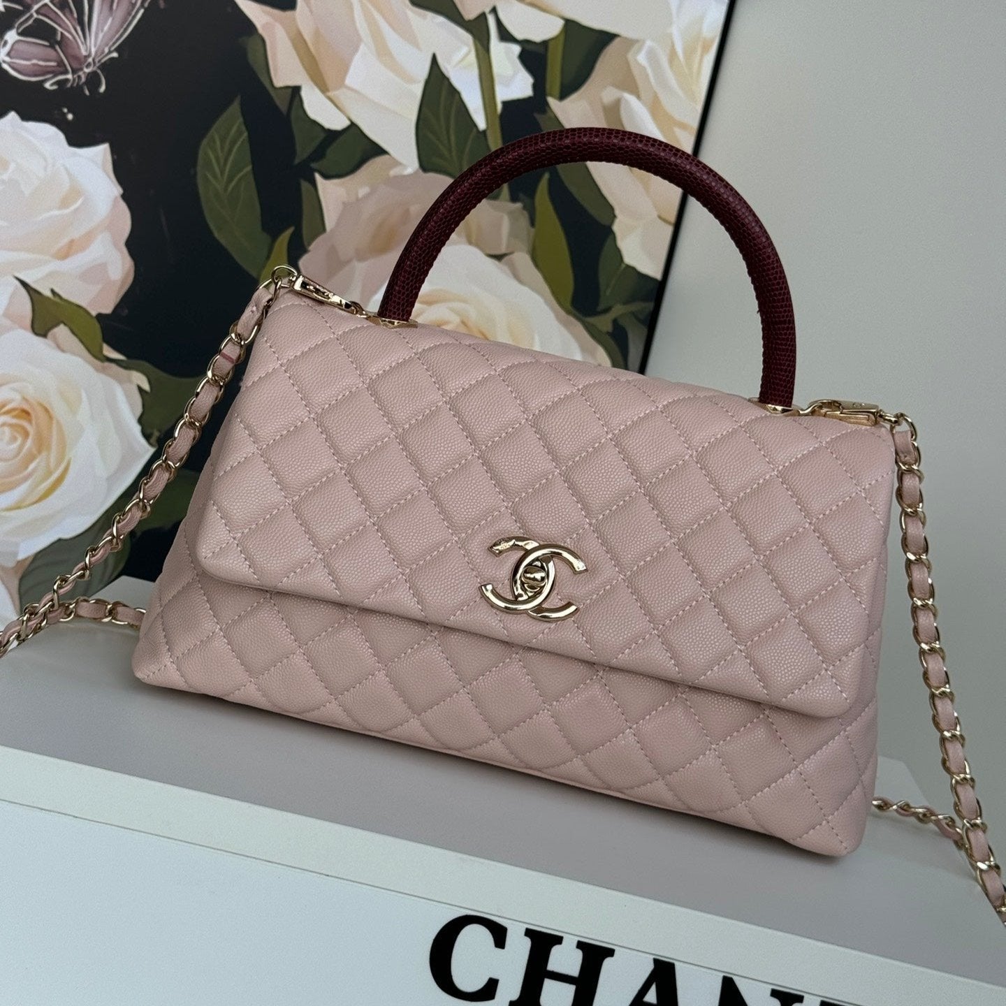 Poignée coco moyenne 29 cm rose pastel rouge cuir caviar matelassé quincaillerie dorée