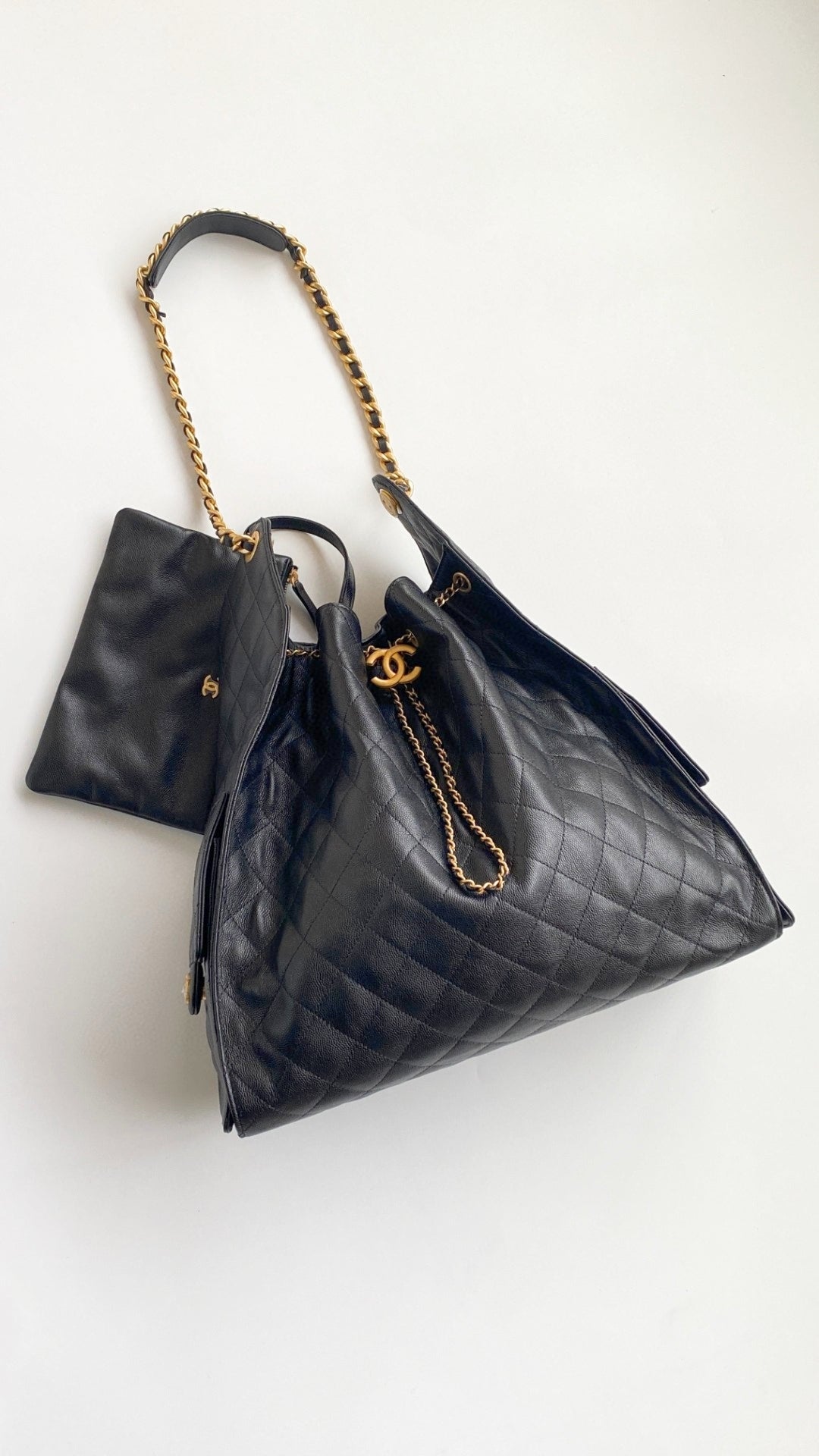 Sac Hobo CC 25C 42 cm en cuir de veau grainé noir