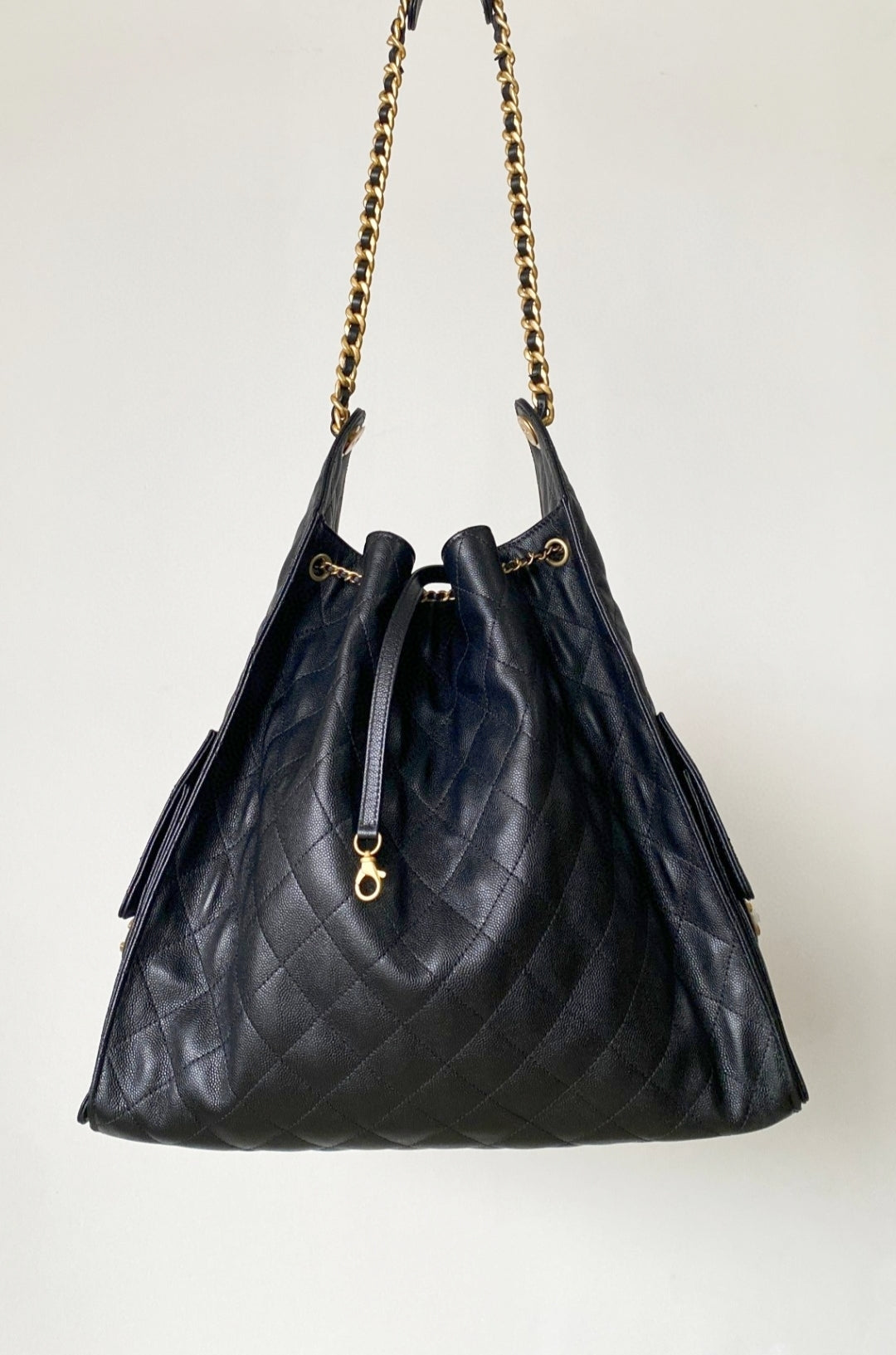 Sac Hobo CC 25C 42 cm en cuir de veau grainé noir