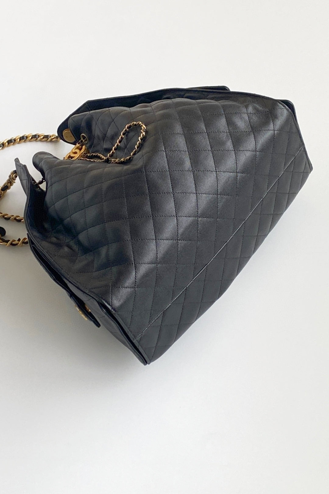 Sac Hobo CC 25C 42 cm en cuir de veau grainé noir