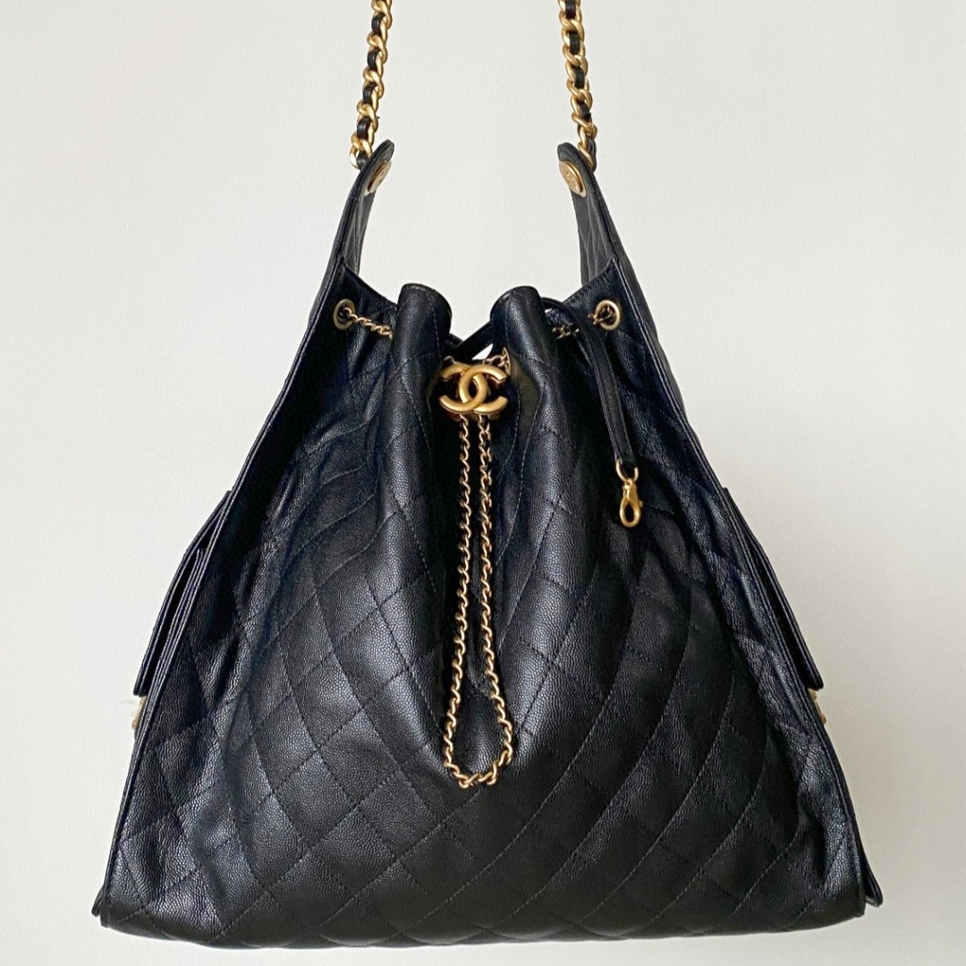 Sac Hobo CC 25C 42 cm en cuir de veau grainé noir