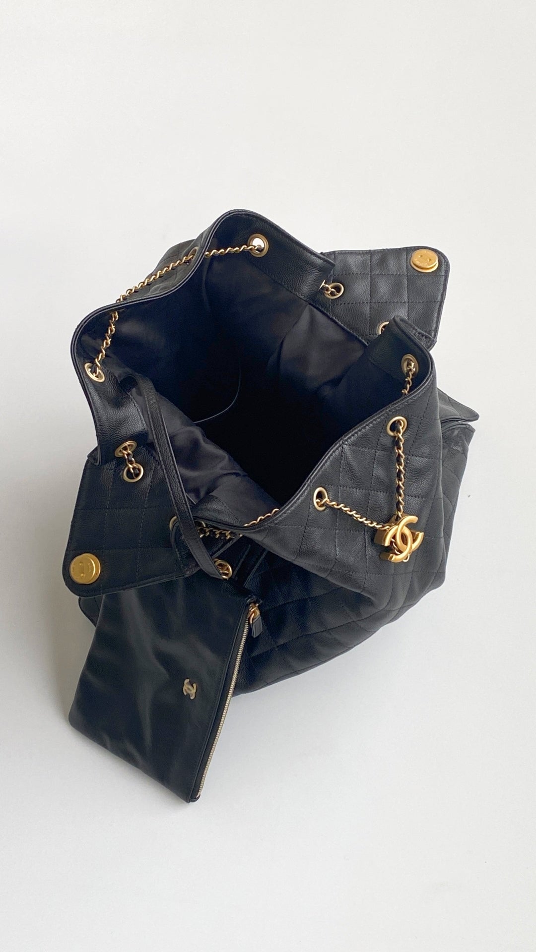 Sac Hobo CC 25C 42 cm en cuir de veau grainé noir