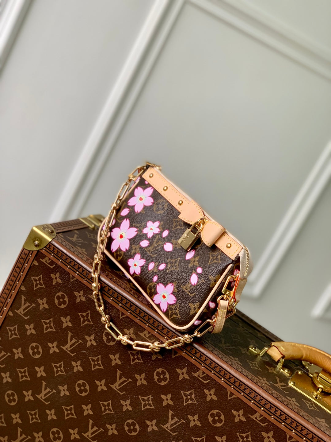 Pochette Accessoires LV x TM 22 cm en toile monogrammée Sakura marron cerisier en fleurs