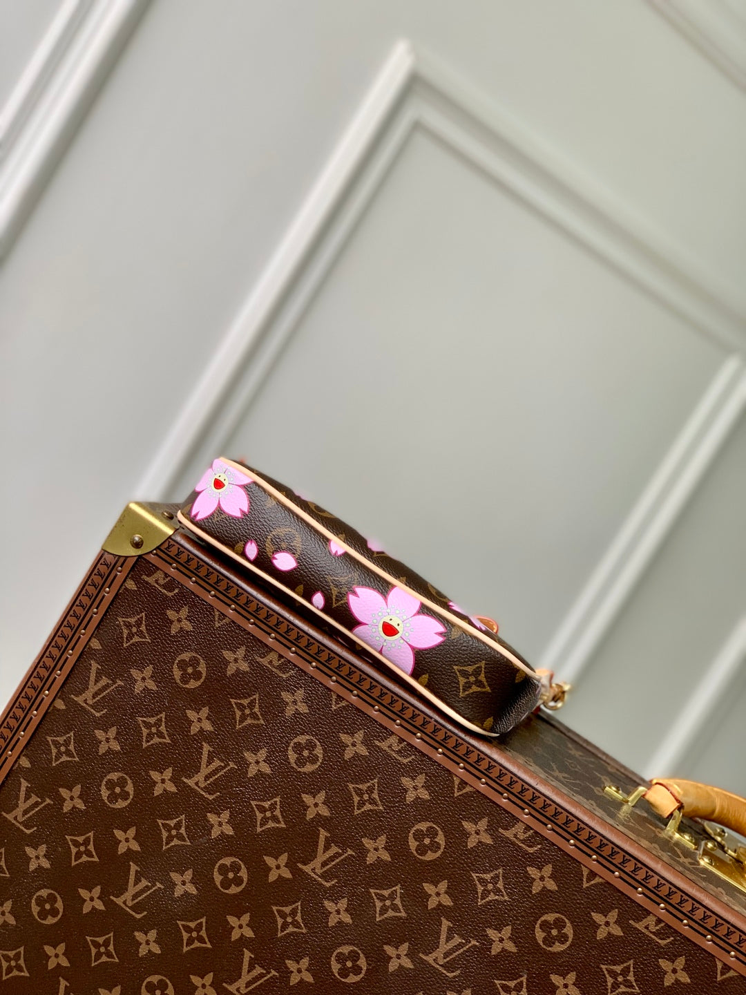 Pochette Accessoires LV x TM 22 cm en toile monogrammée Sakura marron cerisier en fleurs
