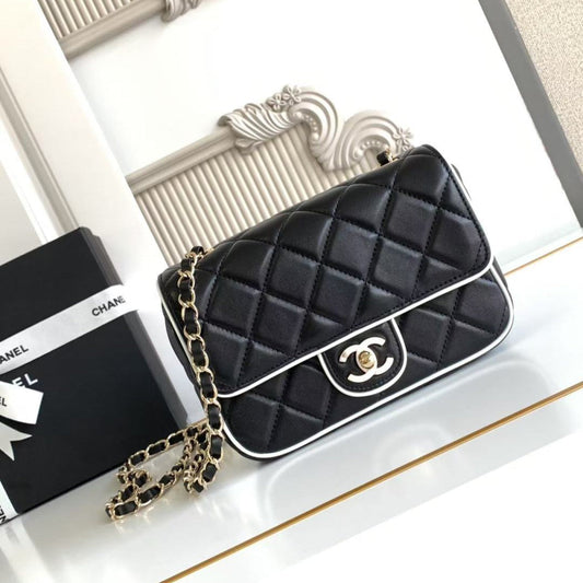 Mini sac à rabat CC 25P 20 cm en cuir de veau noir et blanc