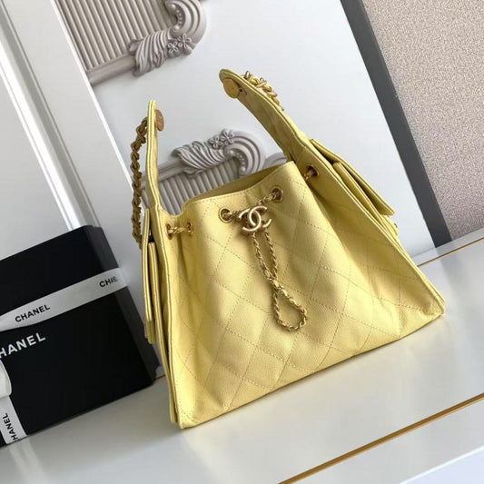 Sac Hobo CC 25C 30 cm en cuir de veau grainé jaune