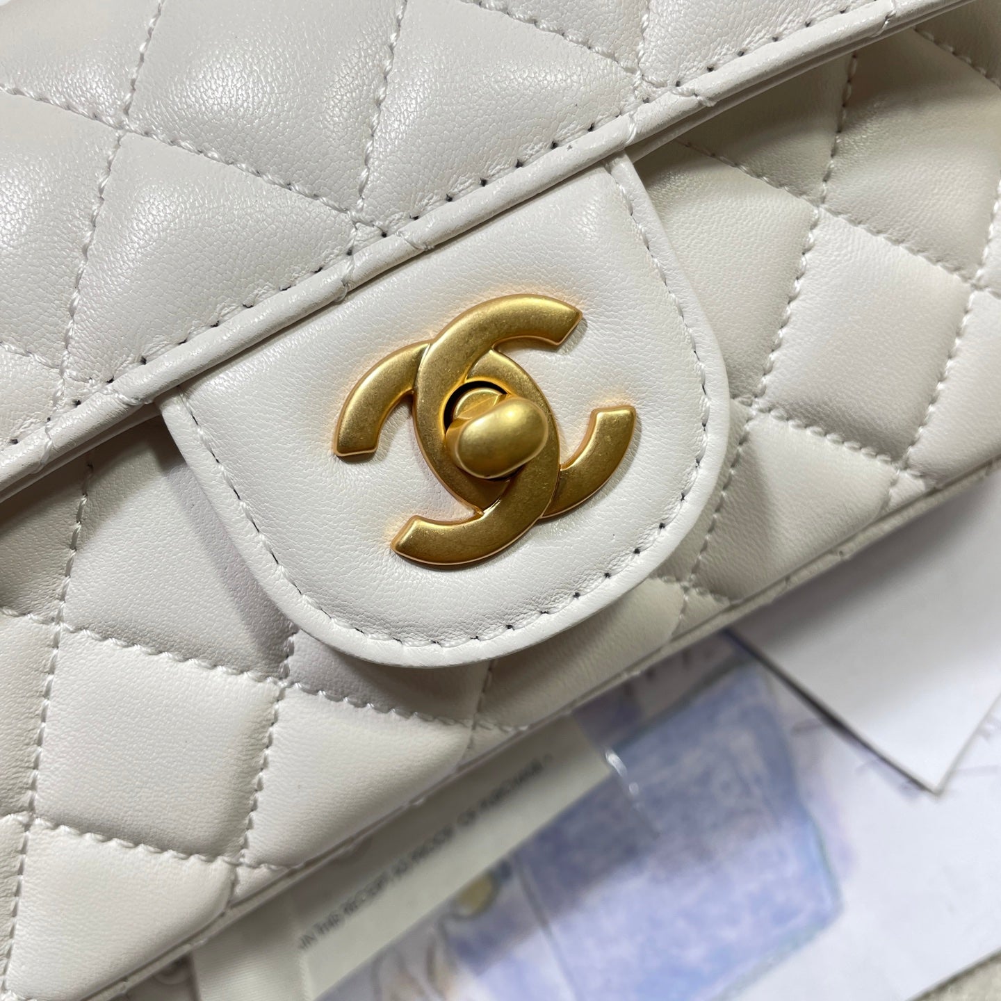 Mini sac à rabat CC 25P, 22 cm, poignée supérieure, cuir de veau crème, accessoires dorés