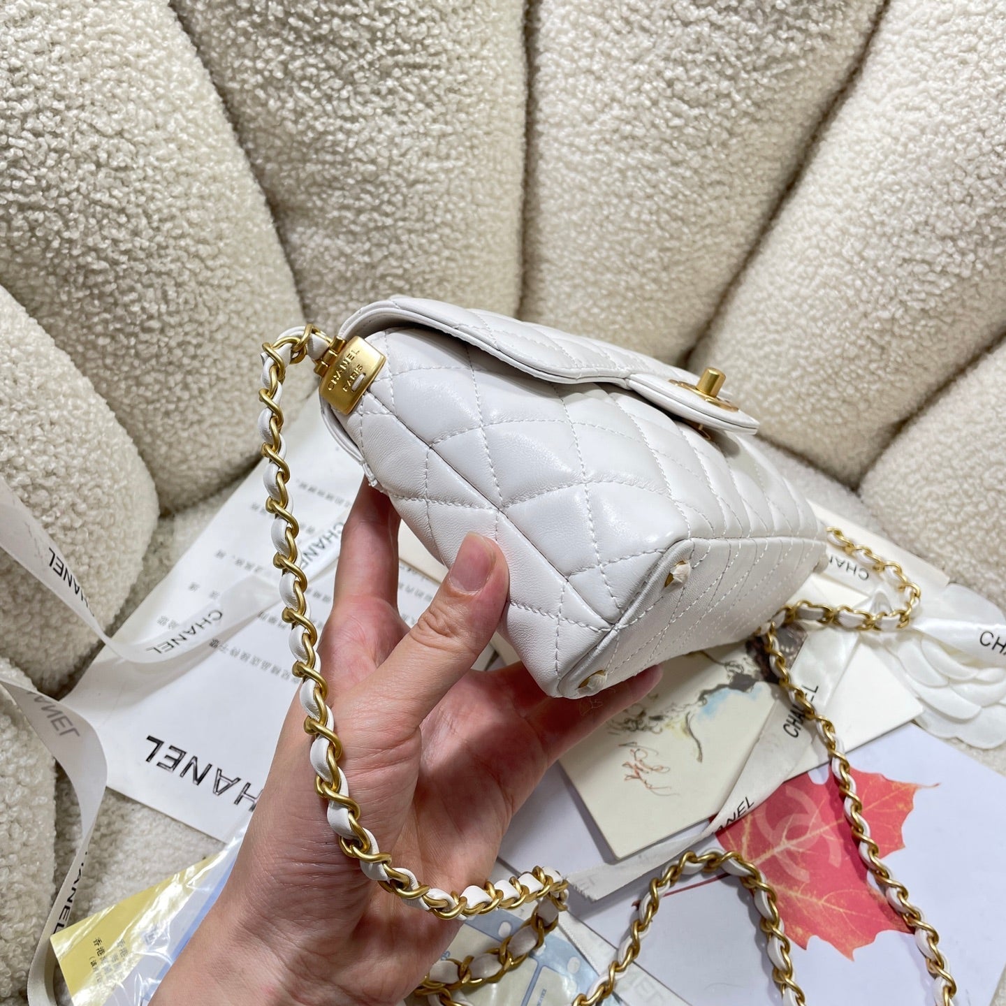 Mini sac à rabat CC 25P, poignée supérieure de 20 cm, cuir de veau crème, accessoires dorés