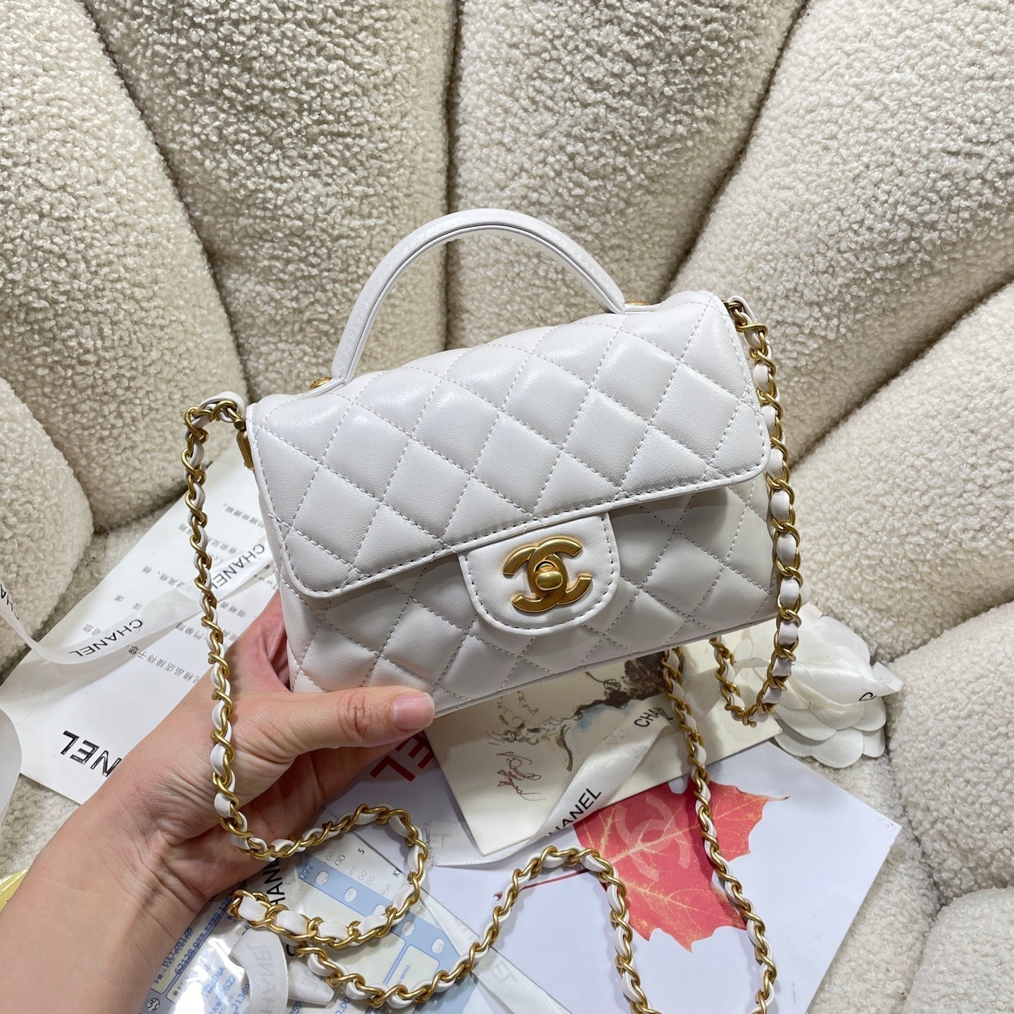 Mini sac à rabat CC 25P, poignée supérieure de 20 cm, cuir de veau crème, accessoires dorés