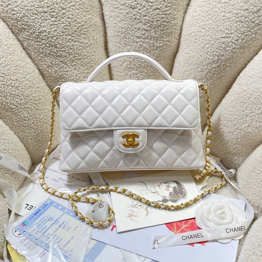 Sac à rabat moyen CC 25P, poignée supérieure de 25 cm, cuir de veau crème, accessoires dorés