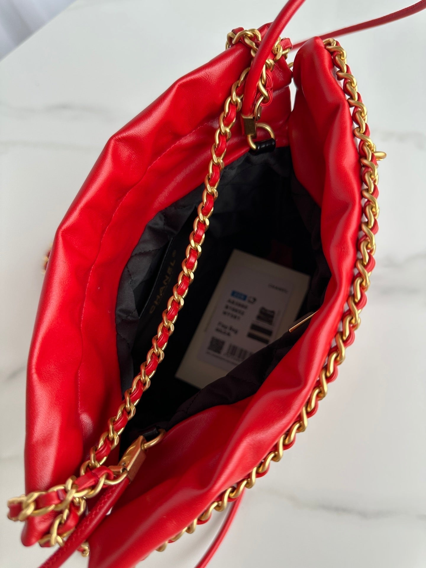 Sac hobo CC 22 en cuir de veau rouge et noir, finitions dorées
