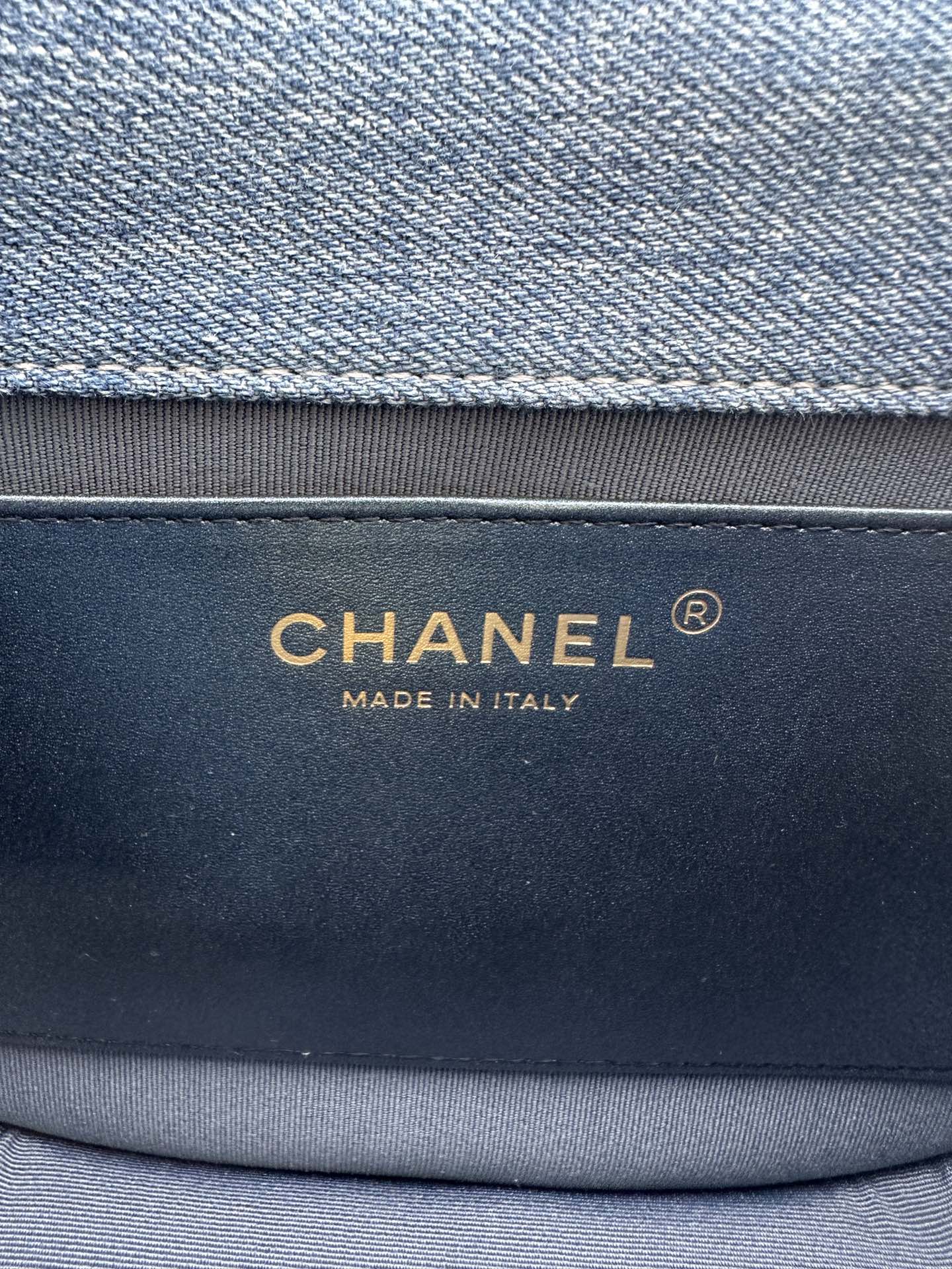 Petit sac bandoulière CC 20 en denim bleu clair et métallisé doré