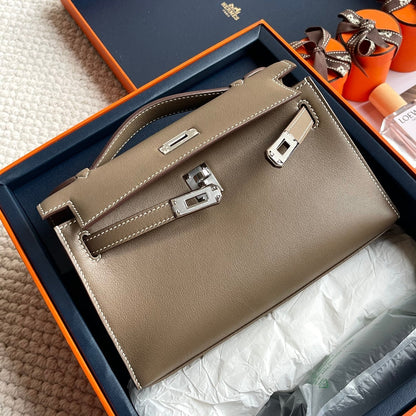 Pochette HM Kelly 22 cm Gris Elephant Swift, finitions argentées