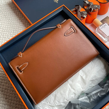 Pochette HM Kelly 22 cm marron foncé avec finitions dorées