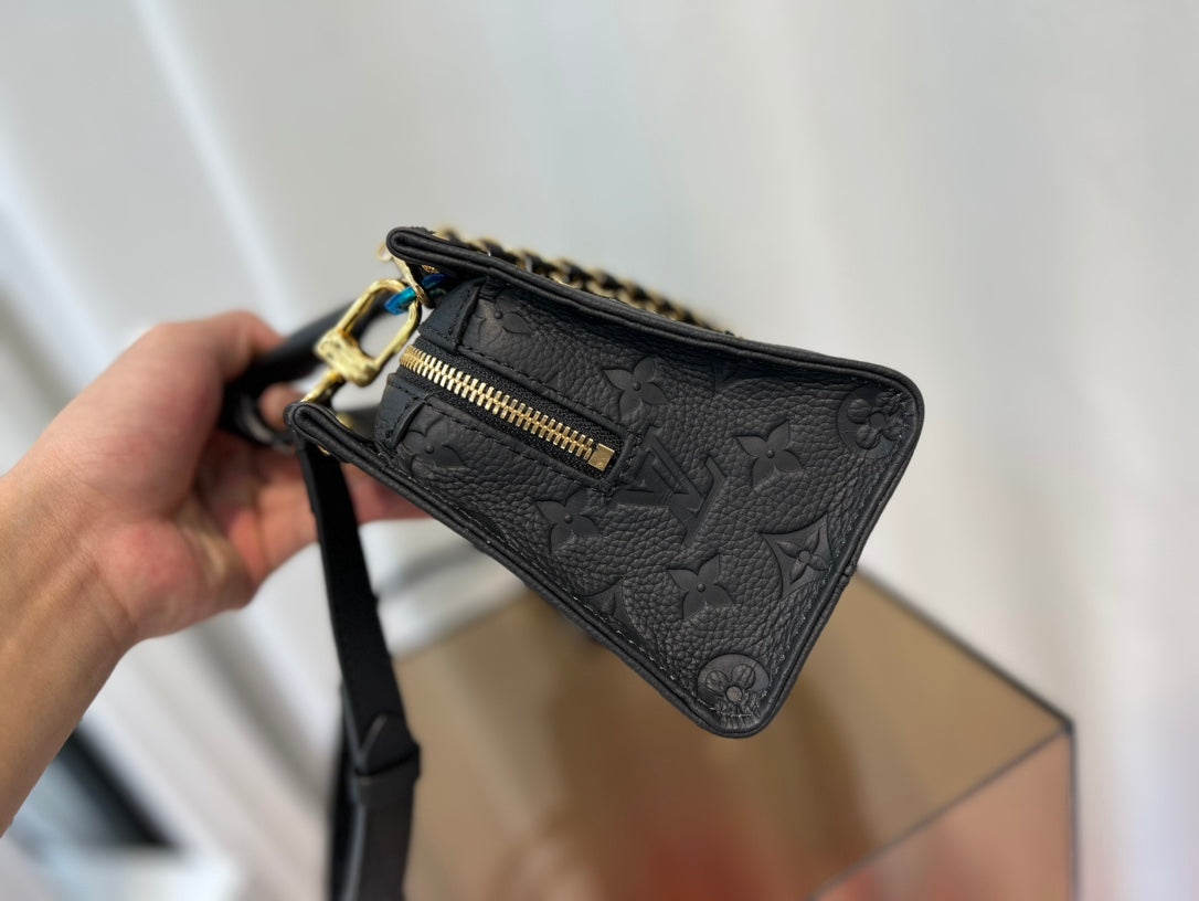 onthego 25 est ouest noir monogramme empreinte