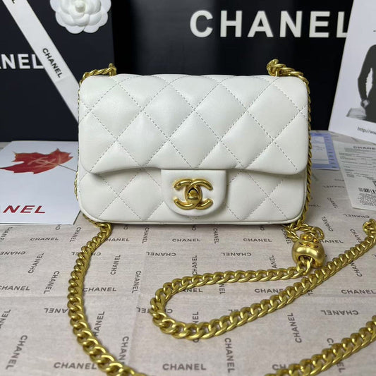 Mini rabat 25C 19 cm en cuir d'agneau blanc avec ferrures en forme de cœur doré