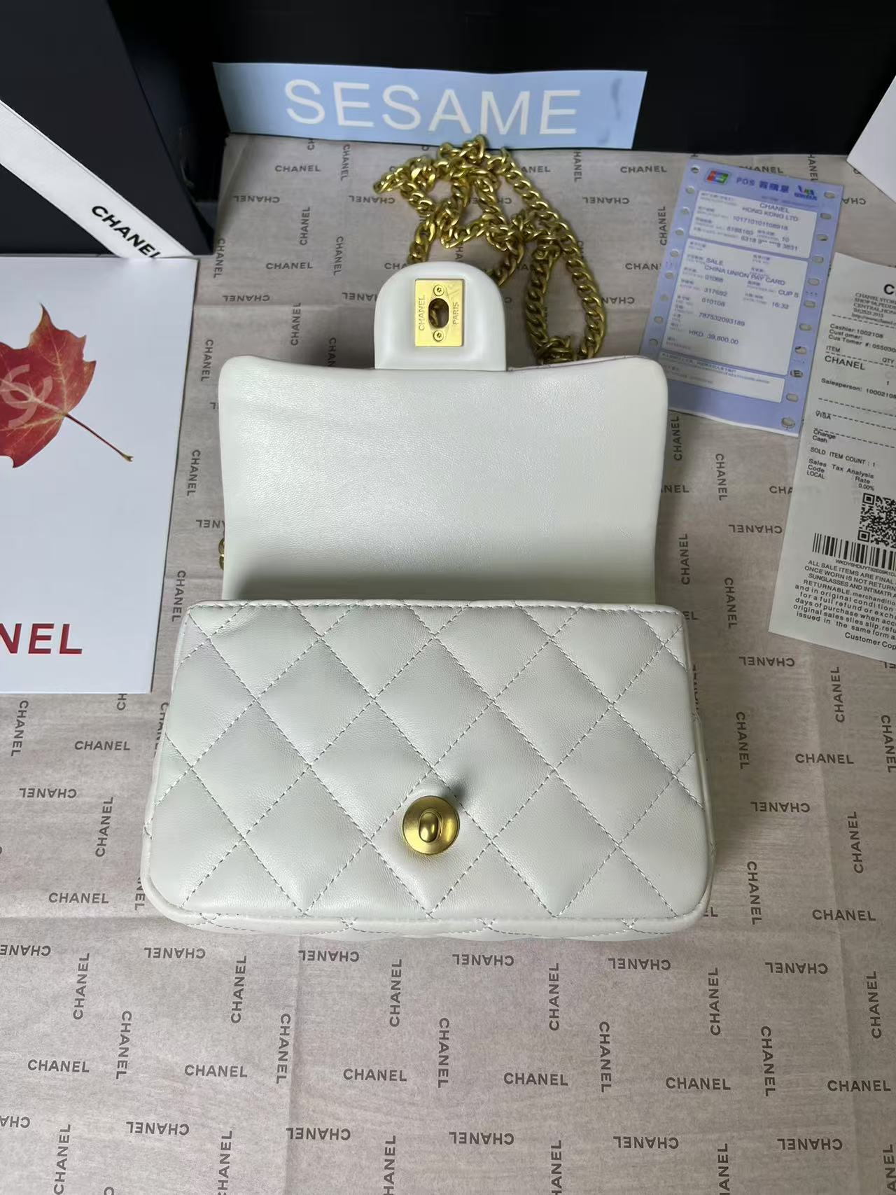 Mini rabat 25C 19 cm en cuir d'agneau blanc avec ferrures en forme de cœur doré