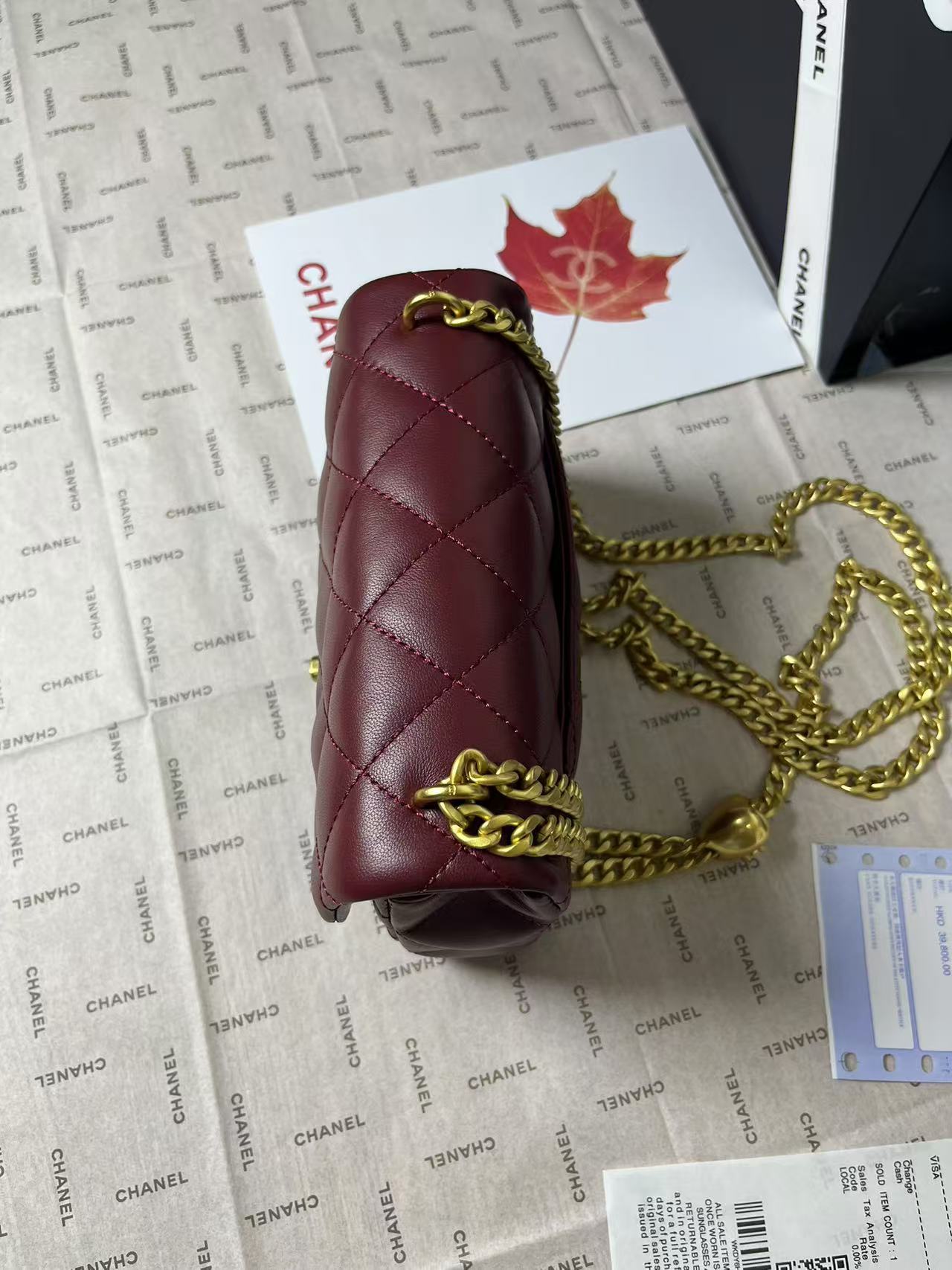 Mini rabat 25C 19 cm en cuir d'agneau bordeaux avec ferrures en forme de cœur doré