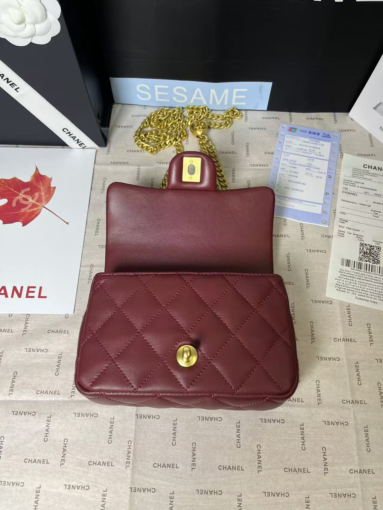 Mini rabat 25C 19 cm en cuir d'agneau bordeaux avec ferrures en forme de cœur doré
