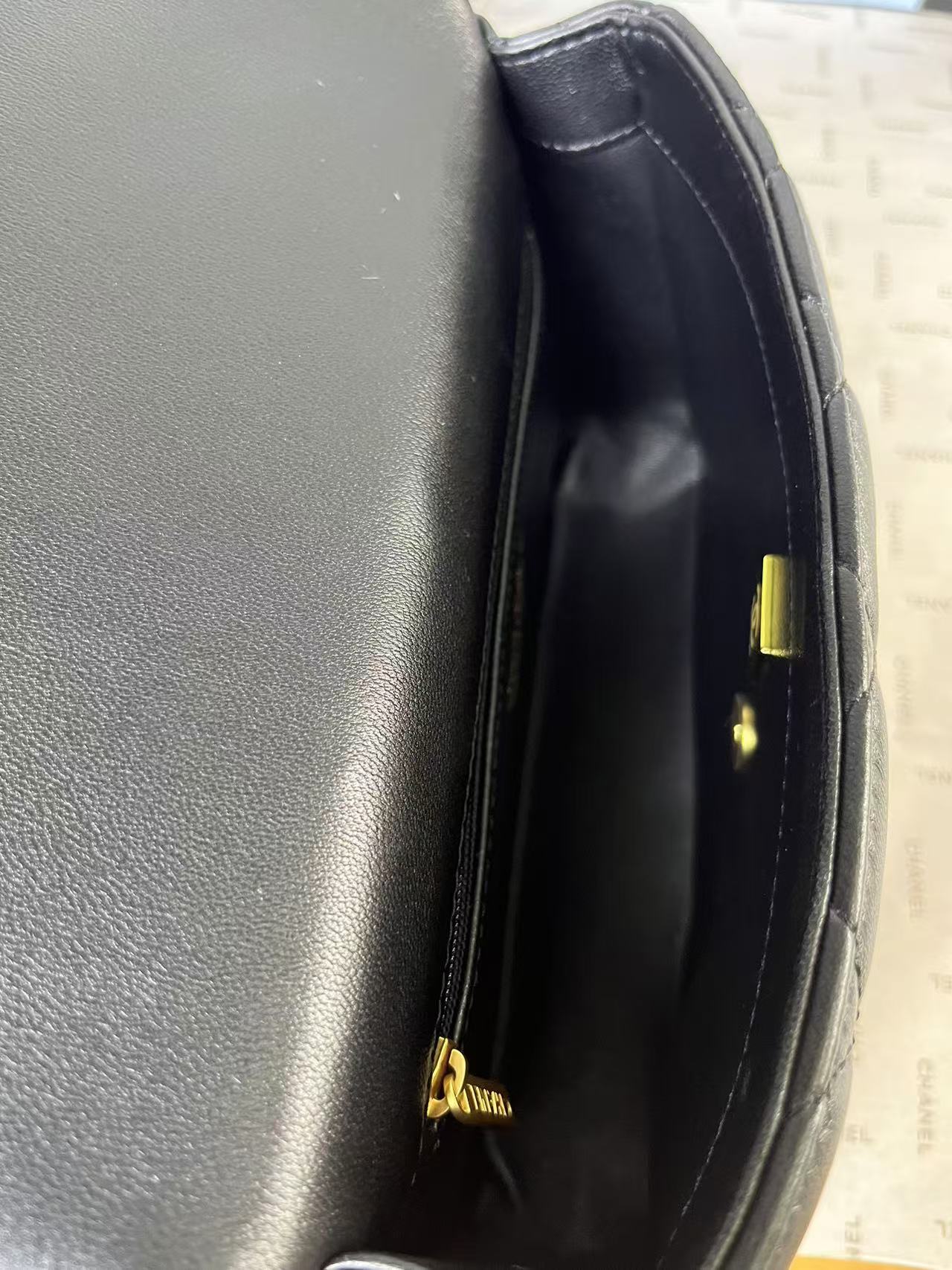 25C ミニフラップ 24cm ブラック ラムスキン ゴールドハート金具