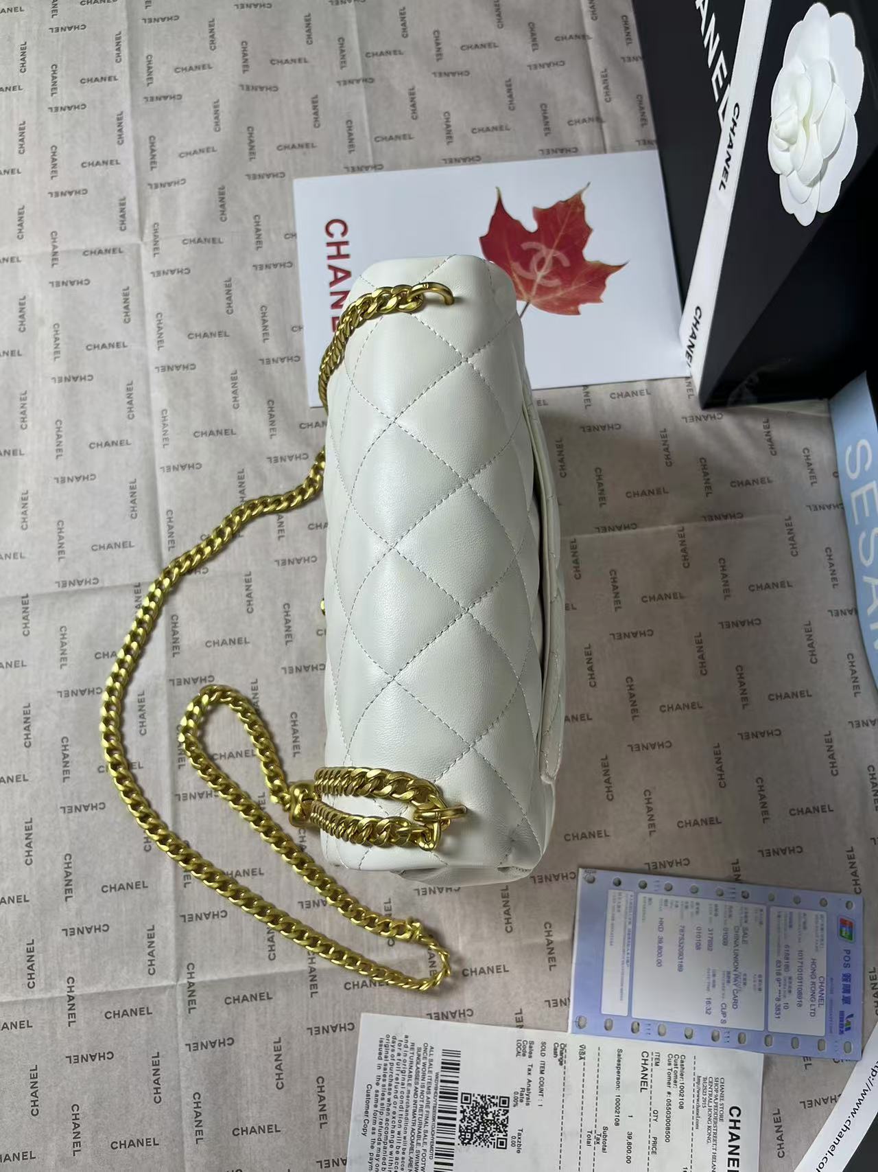 Mini rabat 25C 24 cm en cuir d'agneau blanc avec ferrures en forme de cœur doré