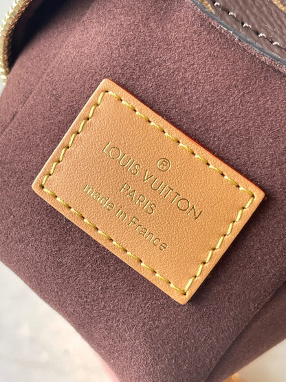 Coffre latéral Mini 18 po en toile monogrammée marron, quincaillerie dorée
