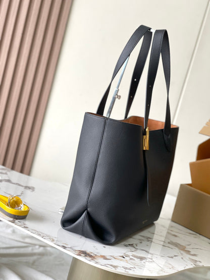 CABAS 47 LOW KEY EN CUIR DE VEAU GRAINÉ NOIR BOUCLE OR