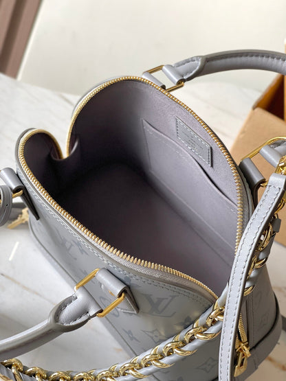 ALMA BB 23 EN CUIR DE VEAU MONOGRAMME TRIANON, ACIER DORÉ