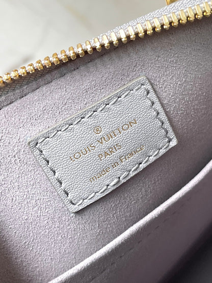 ALMA BB 23 EN CUIR DE VEAU MONOGRAMME TRIANON, ACIER DORÉ
