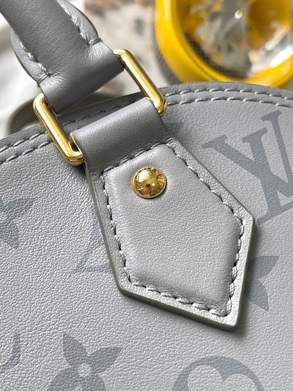 ALMA BB 23 EN CUIR DE VEAU MONOGRAMME TRIANON, ACIER DORÉ