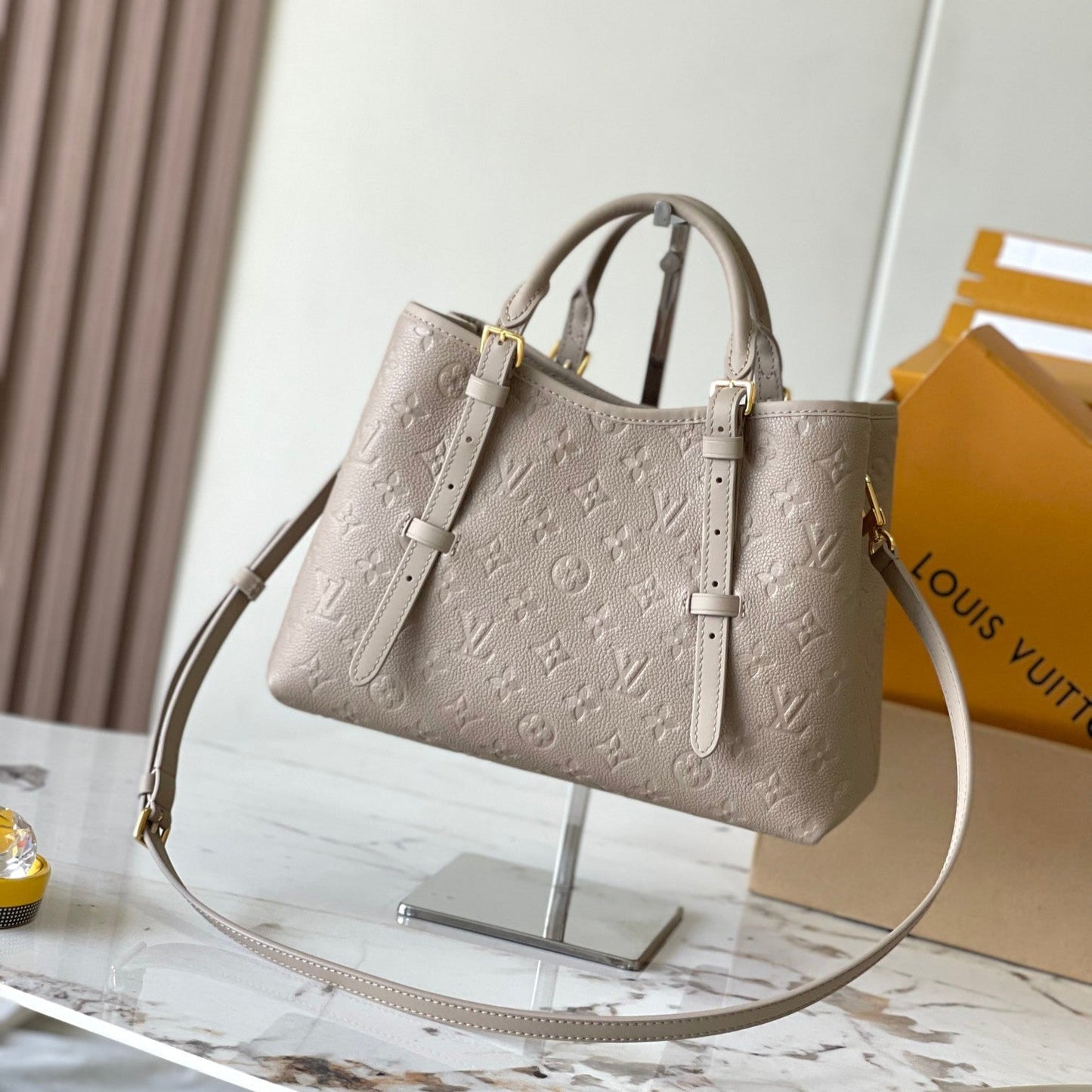 SAC BABYLONE 31 EN CUIR MONOGRAMME TOURTERELLE EMPREINTE
