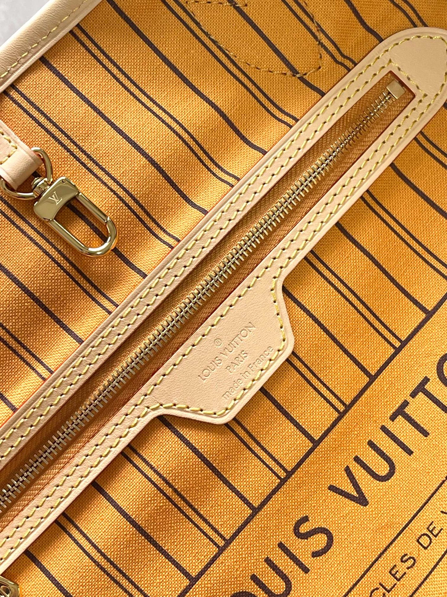 Neverfull MM 31 réversible à l'envers doré 