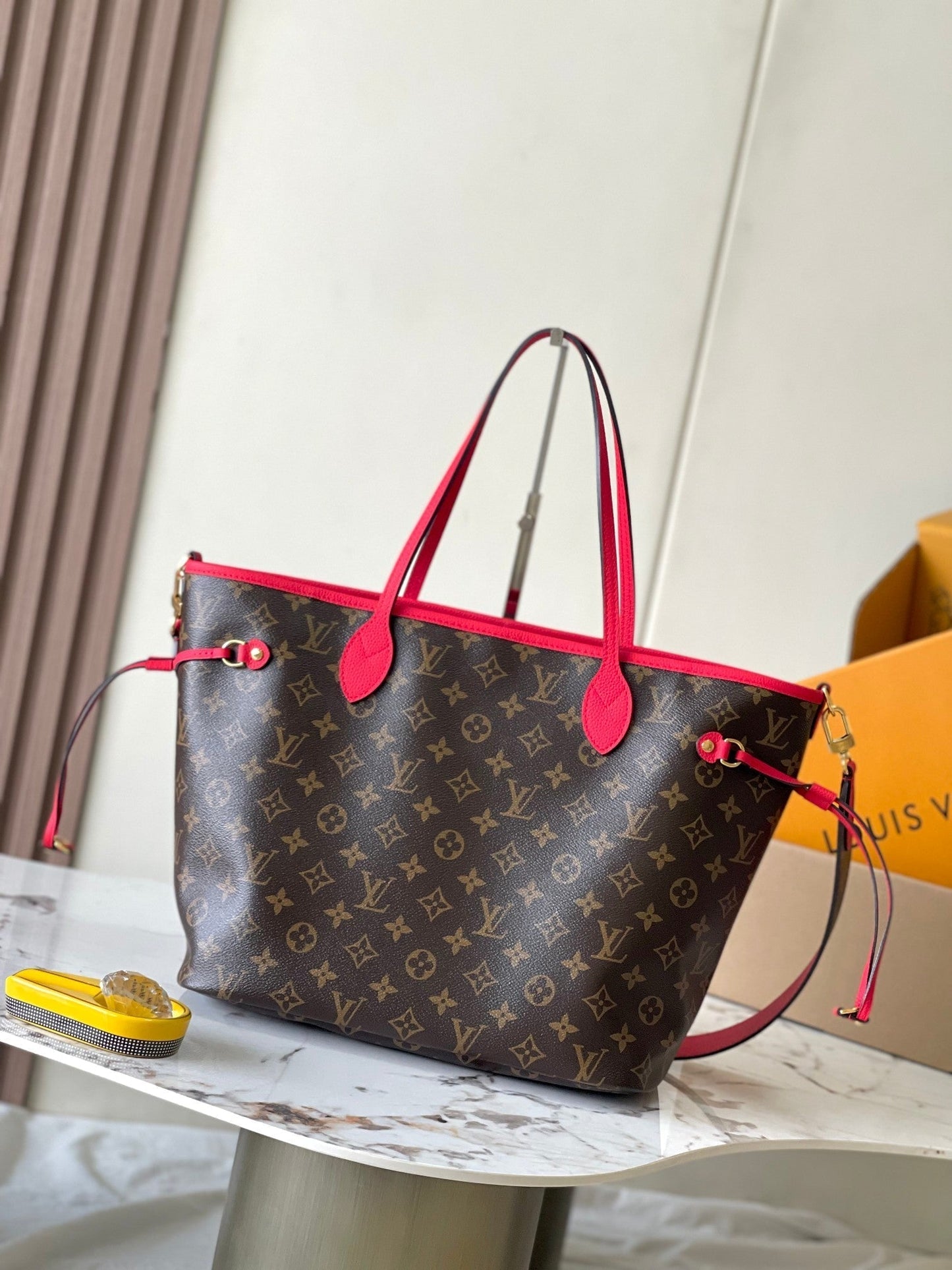 Réversible Neverfull MM 31 à l'envers avec poignée rouge 