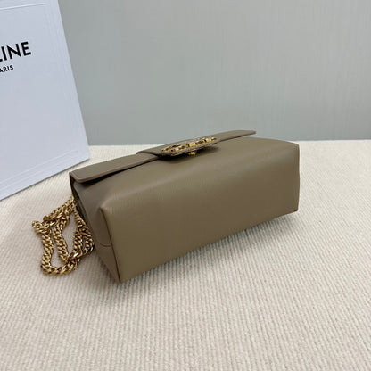 SAC VICTOIRE MOYEN 25 EN CUIR DE VEAU SOUPLE MARRON OMBRE, QUINCAILLERIE DORÉE
