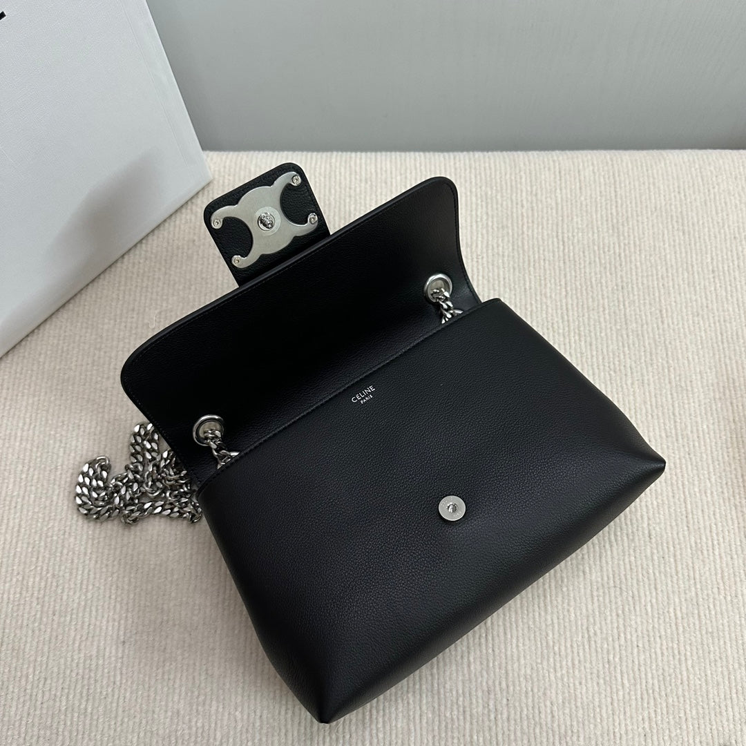 SAC VICTOIRE MOYEN 25 EN CUIR DE VEAU SOUPLE NOIR, QUINCAILLERIE ARGENTÉE