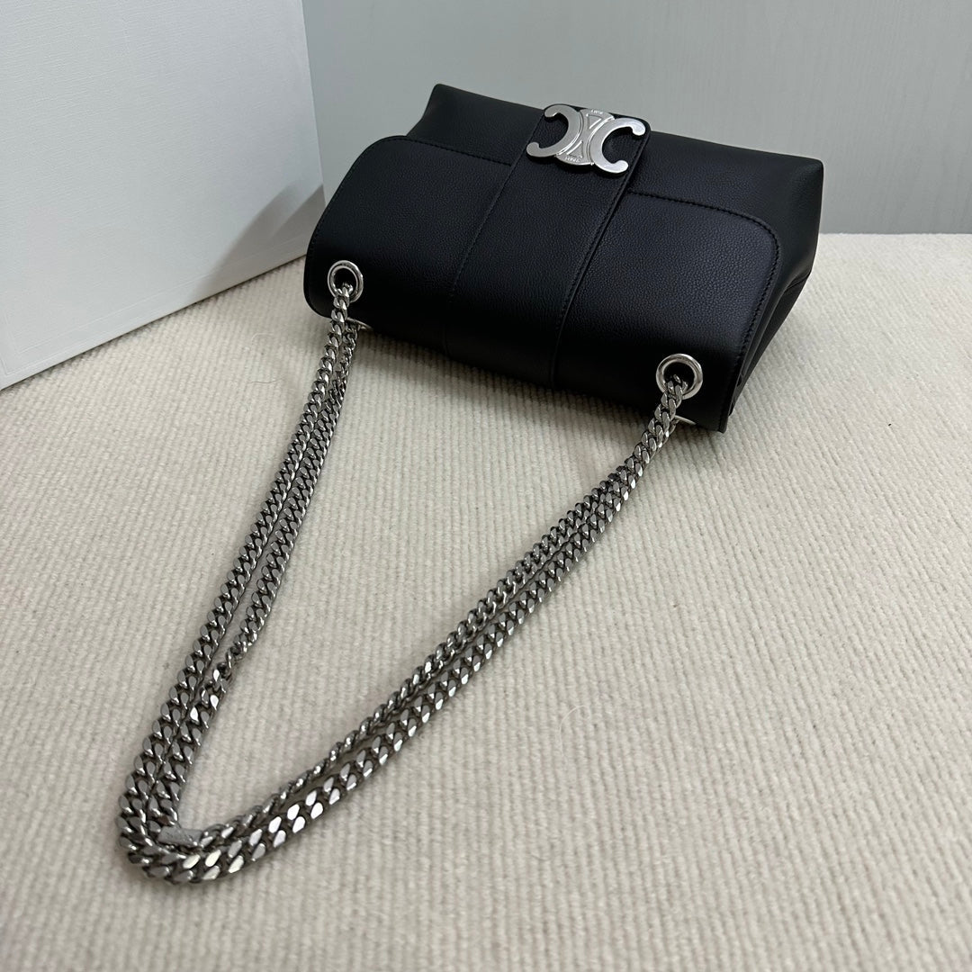 SAC VICTOIRE MOYEN 25 EN CUIR DE VEAU SOUPLE NOIR, QUINCAILLERIE ARGENTÉE