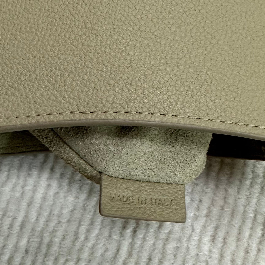 Pochette pour téléphone portable Heloise 19 en cuir de veau souple marron ane