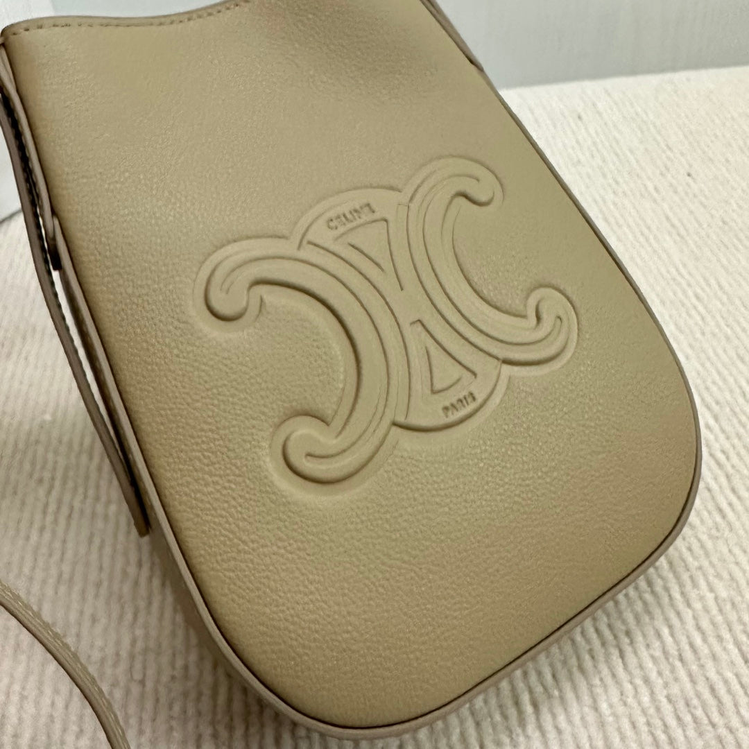 Pochette pour téléphone portable Heloise 19 en cuir de veau souple marron ane