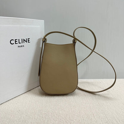 Pochette pour téléphone portable Heloise 19 en cuir de veau souple marron ane