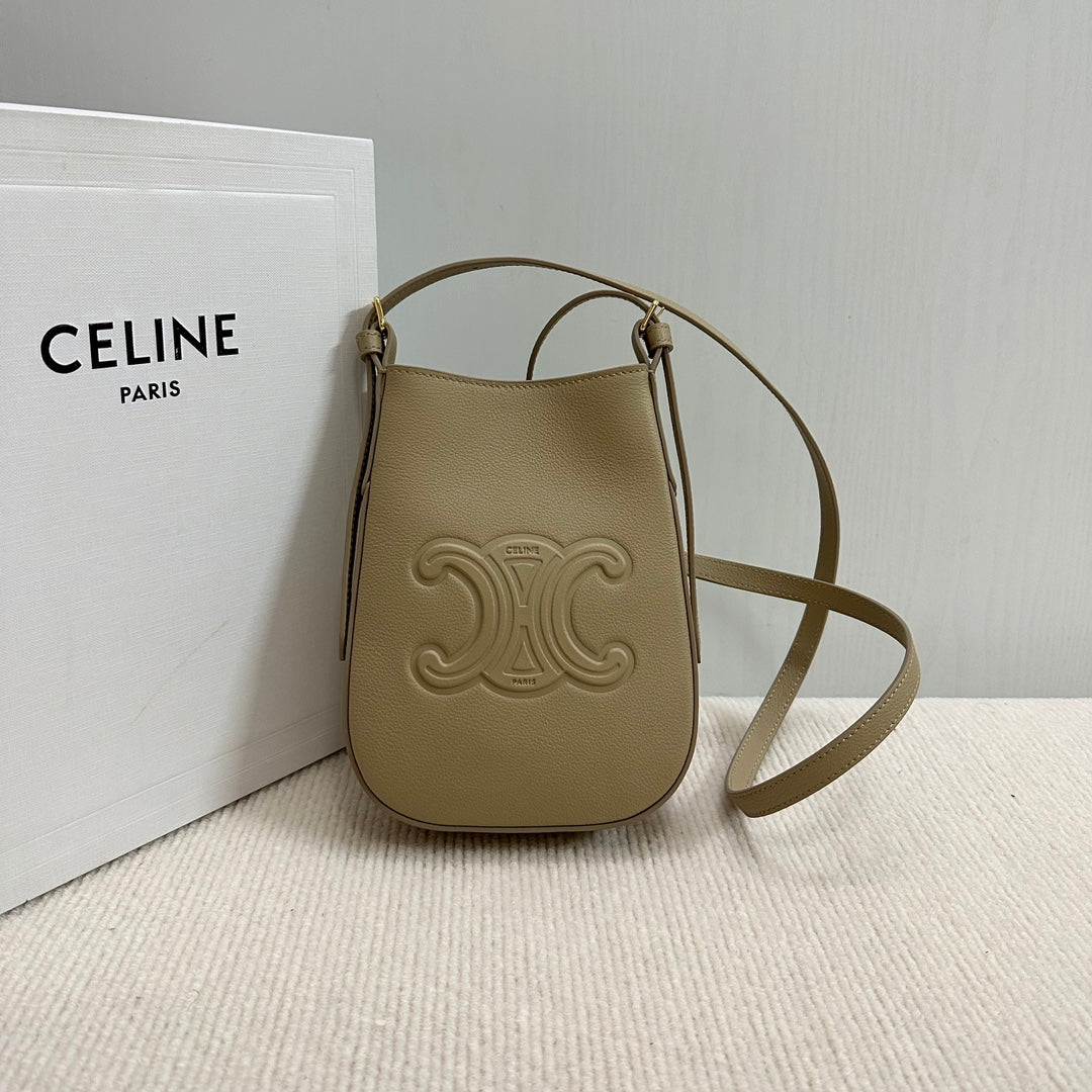 Pochette pour téléphone portable Heloise 19 en cuir de veau souple marron ane