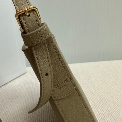 Pochette pour téléphone portable Heloise 19 en cuir de veau souple marron ane