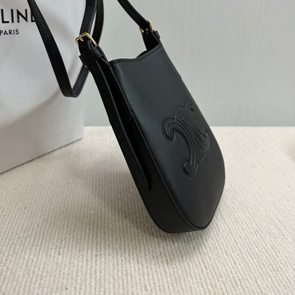 Pochette pour téléphone portable Heloise 19 en cuir de veau souple noir