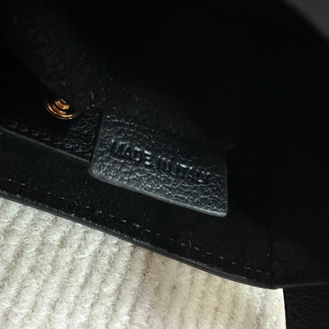 Pochette pour téléphone portable Heloise 19 en cuir de veau souple noir
