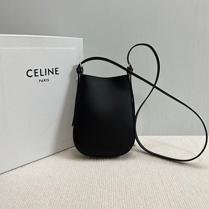 Pochette pour téléphone portable Heloise 19 en cuir de veau souple noir