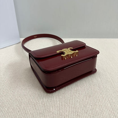 SAC ADO GARANCE 18 EN CUIR DE VEAU VERNI ROUGE VIN