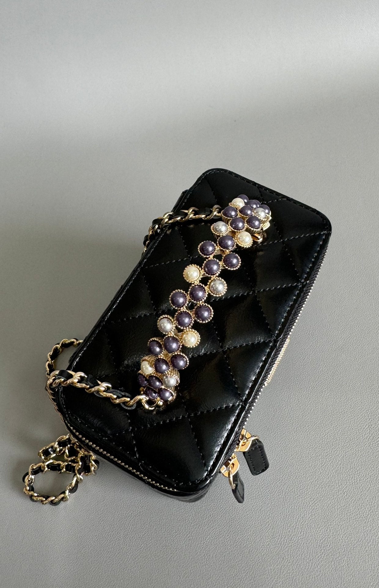 Trousse de toilette CC Pearl 17 cm en cuir d'agneau noir Quincaillerie dorée