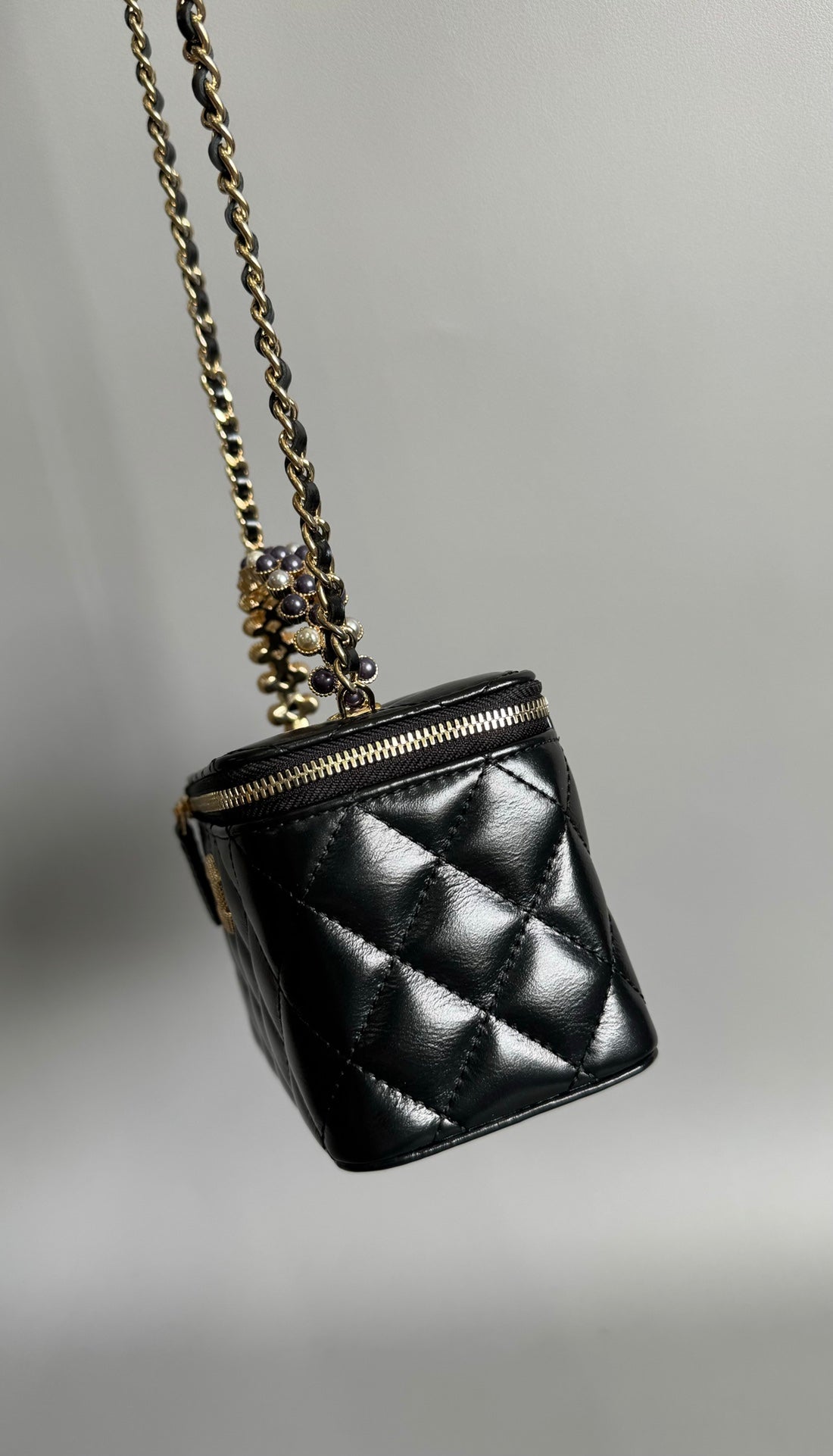 Trousse de toilette CC Pearl 17 cm en cuir d'agneau noir Quincaillerie dorée