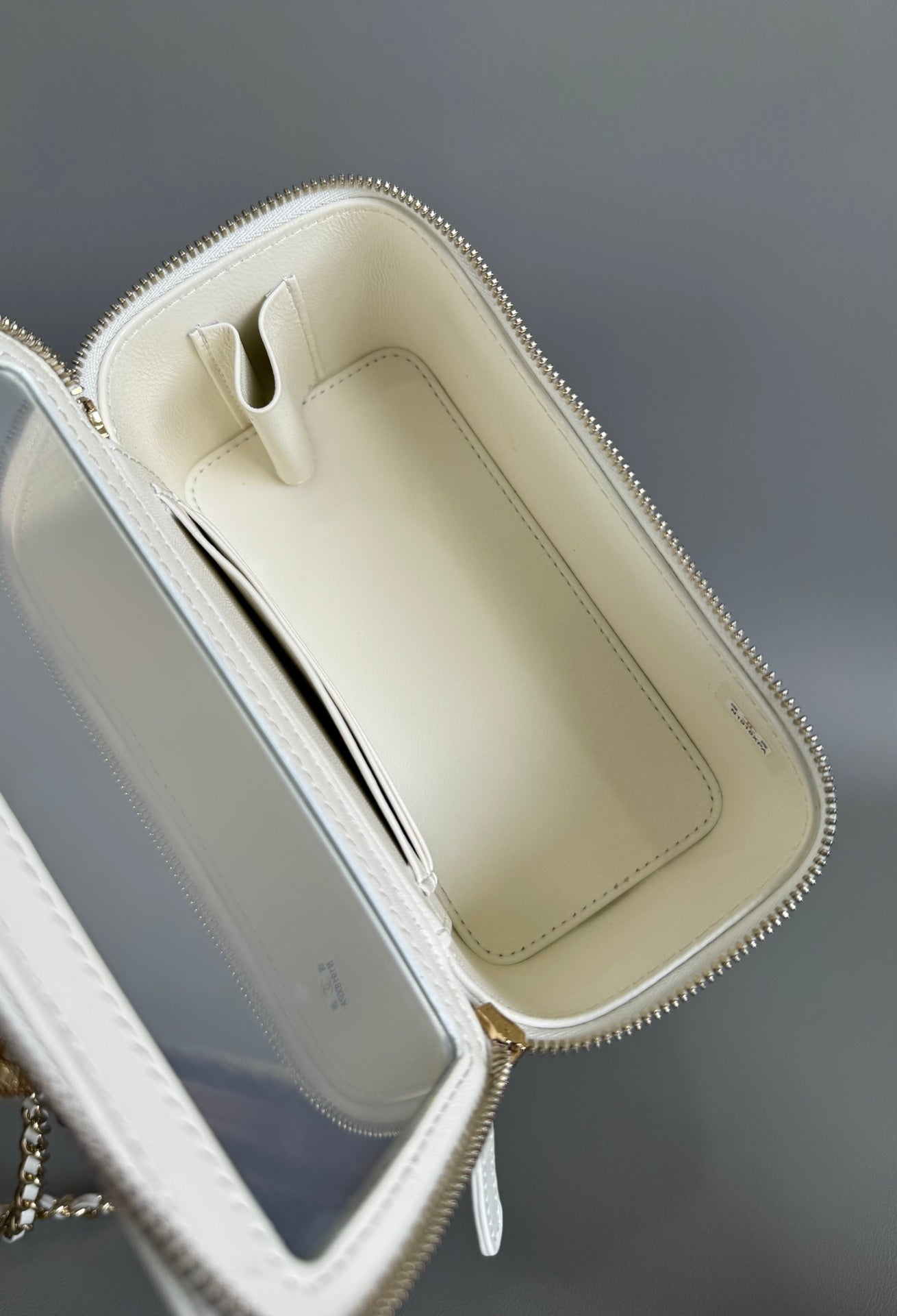 CC バニティケース パール 17cm ホワイト ラムスキン ゴールド金具