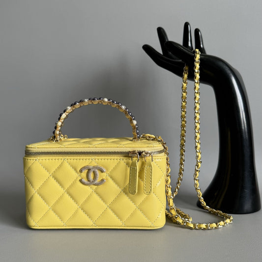 Trousse de toilette CC Pearl 17 cm en cuir d'agneau jaune Quincaillerie dorée